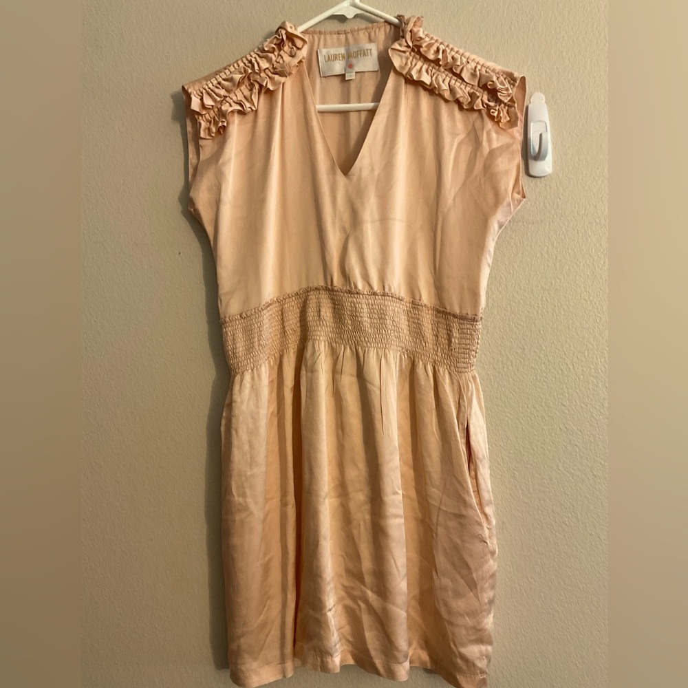 Lauren Moffatt 100% Silk Peach V Neck Sleeveless Ruffle Accent Mini Dress size 4